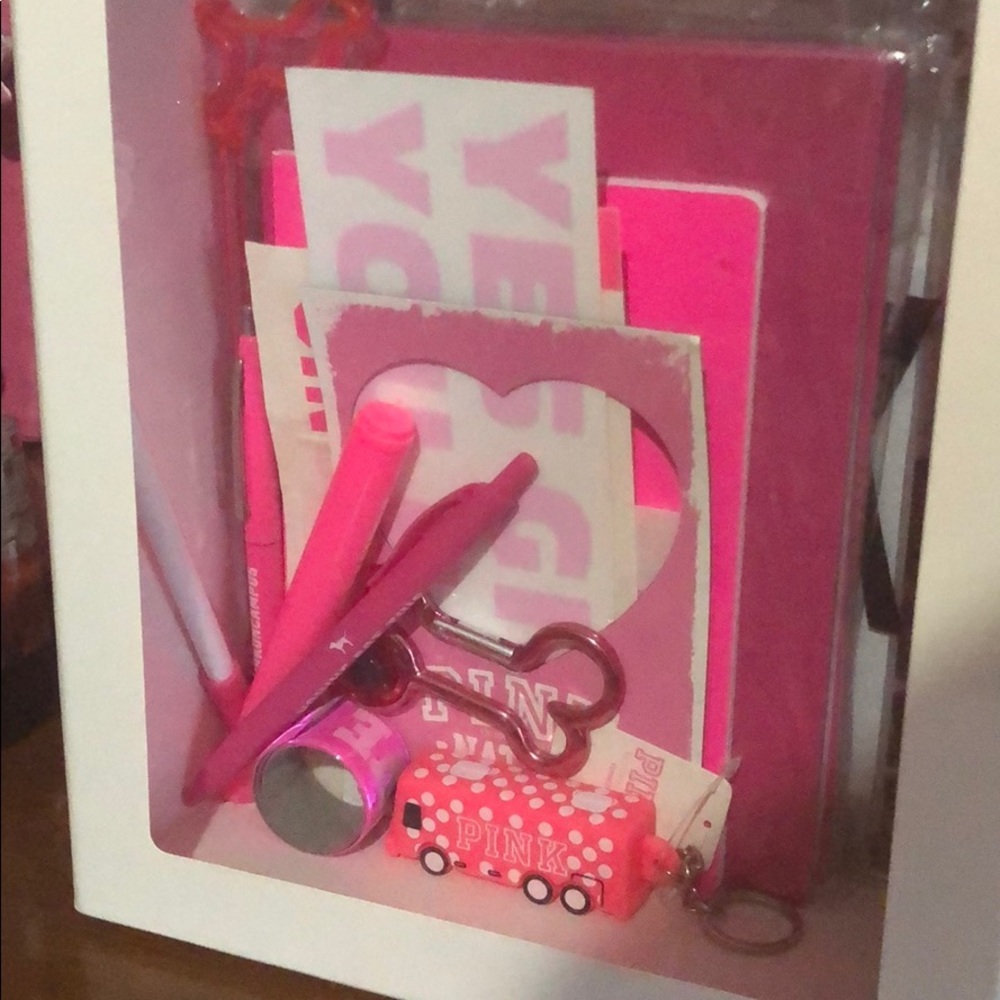 Vs pink boxes